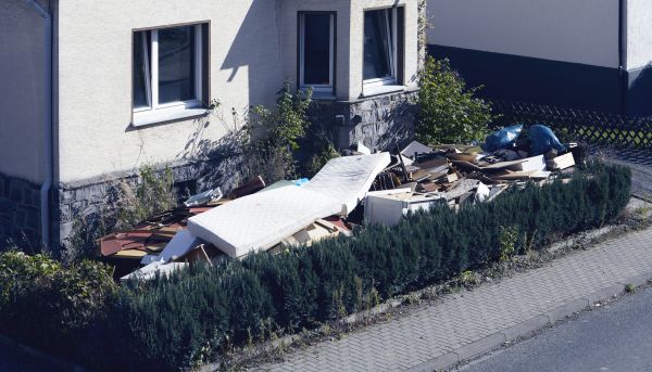 Yard Junk Removal in Kent